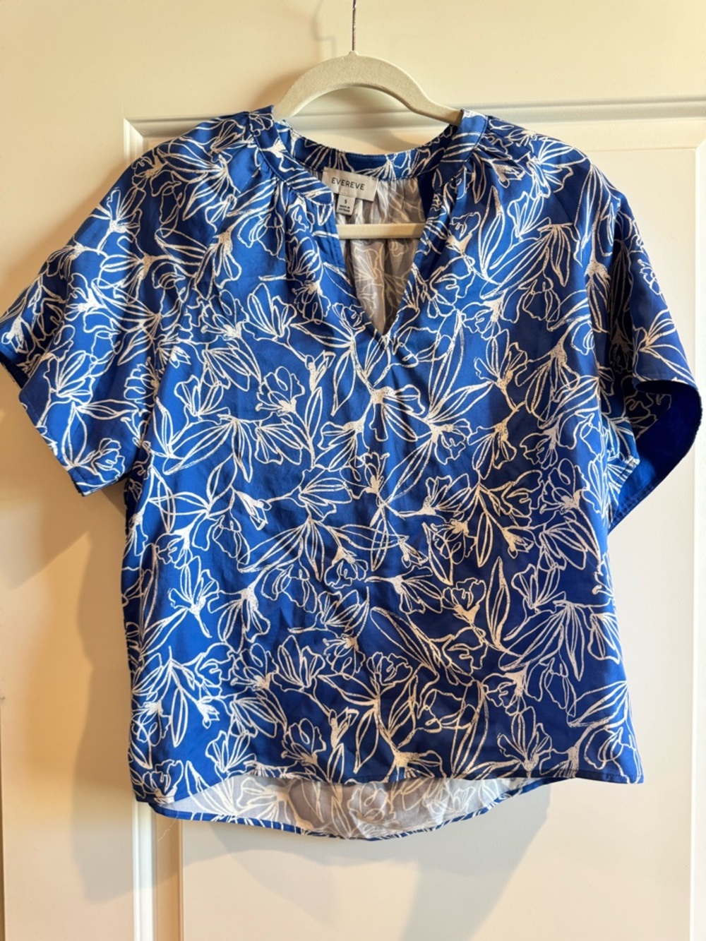 Evereve Royal Blue Floral V-Neck Short Sleeve Blouse